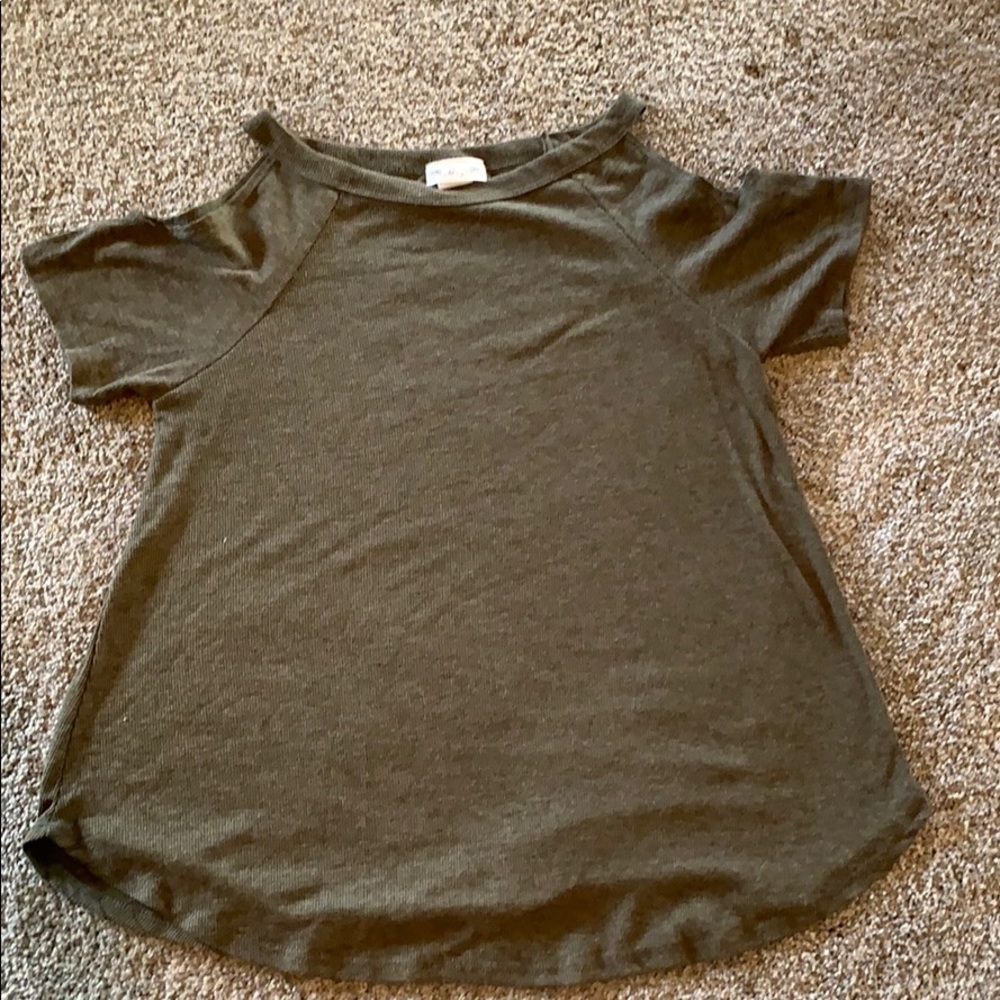 Shoulder cut out top
